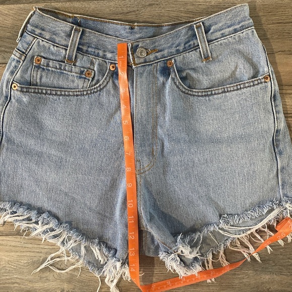 Levi's vintage 505 Blue Jean Shorts with Frayed Hem - Picture 10 of 10